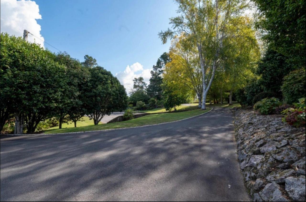 Lakeside & Tennis Court Paradise Apartment *
