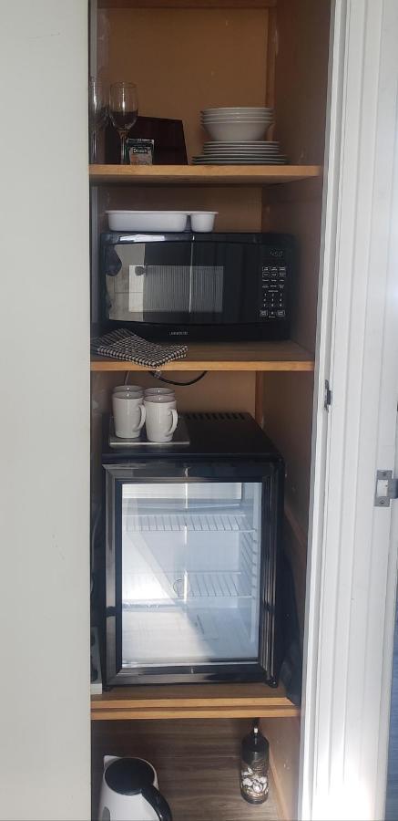 4 Beds Including 2 Double Beds, 1 Single Bed, And 1 Double Sofa Bed In A Small 1 Bedroom And 1 Lounge No Kitchen Only Fridge, Microwave Guest house