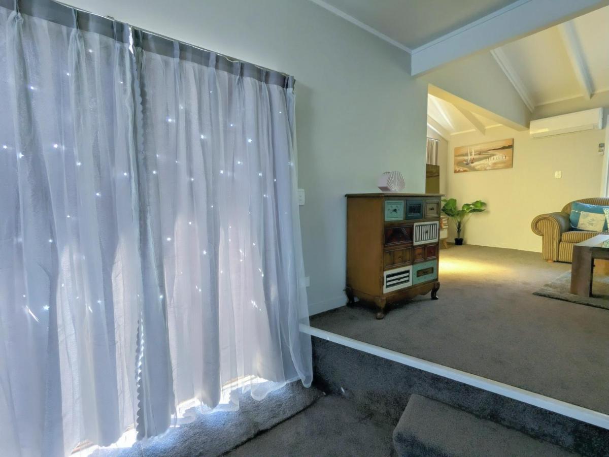 4 Bedrooms Escape, Close To Cbd Holiday home Rotorua