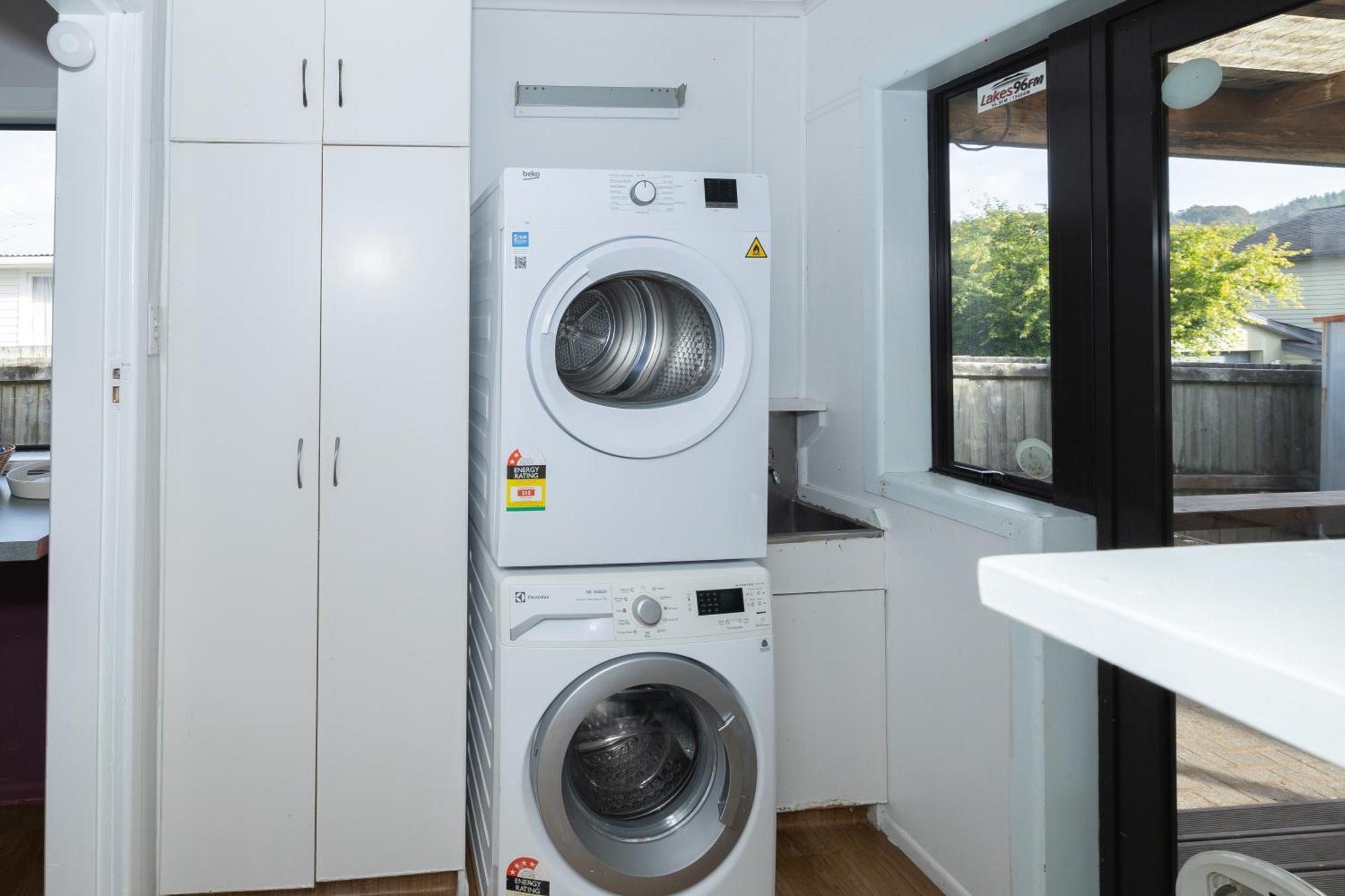 Family Friendly, Quiet, Cozy In With Free Wifi Holiday home