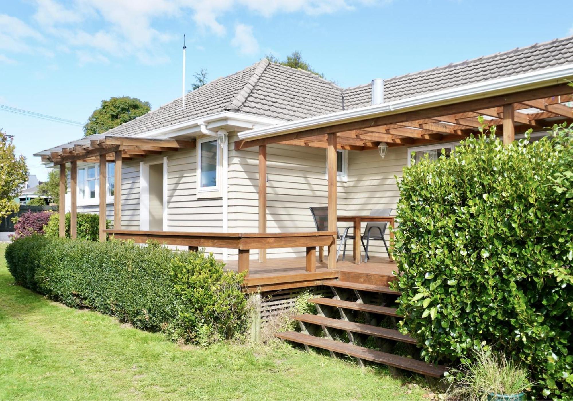 Comfortable Home, Big Backyard *
