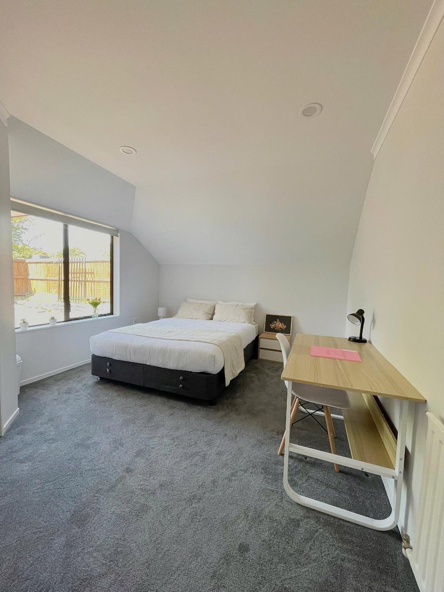 Guest house Cozy Victoria Double With Garden View With Shared Bathroom