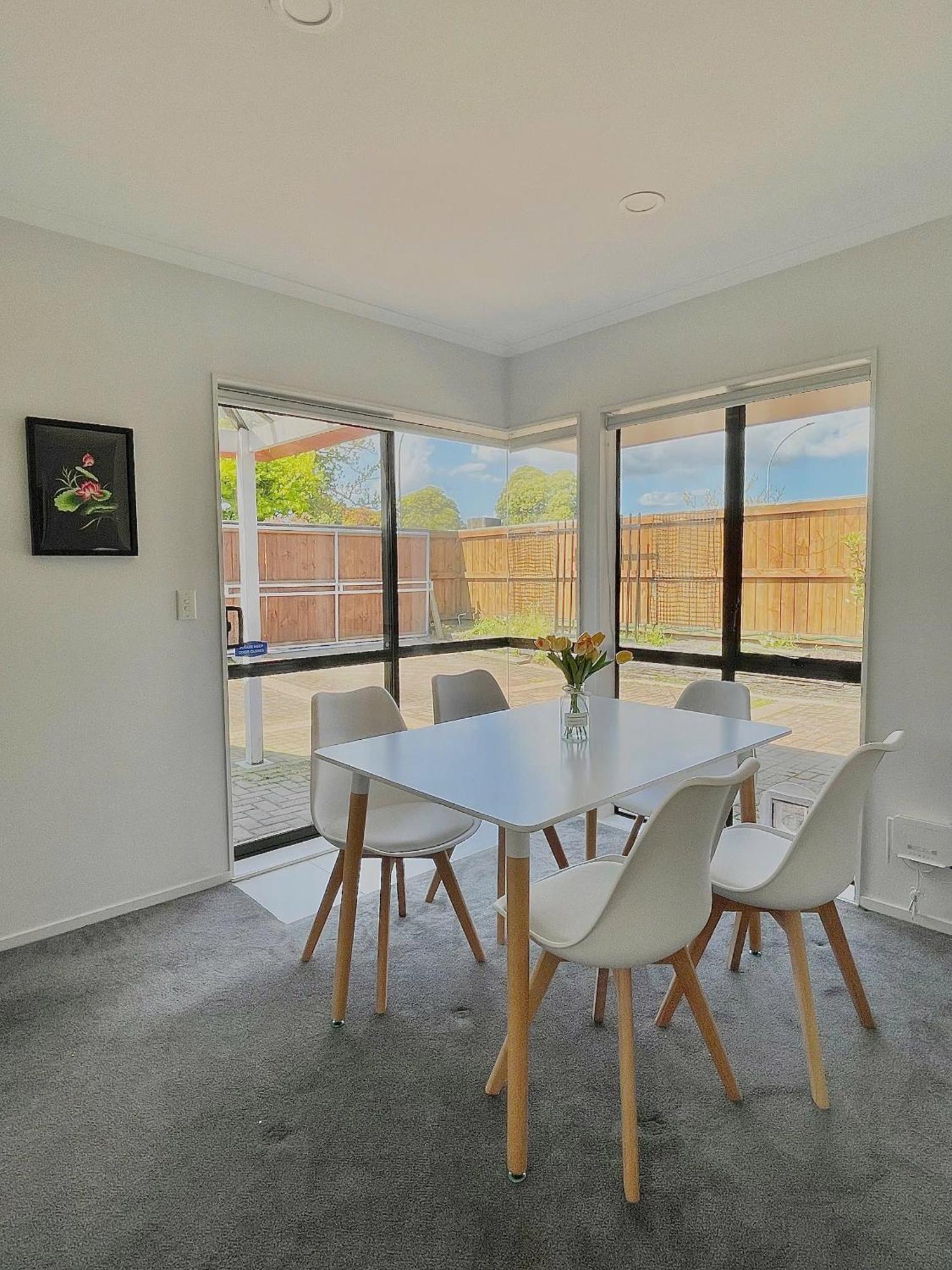 Guest house Cozy Victoria Double With Garden View With Shared Bathroom *