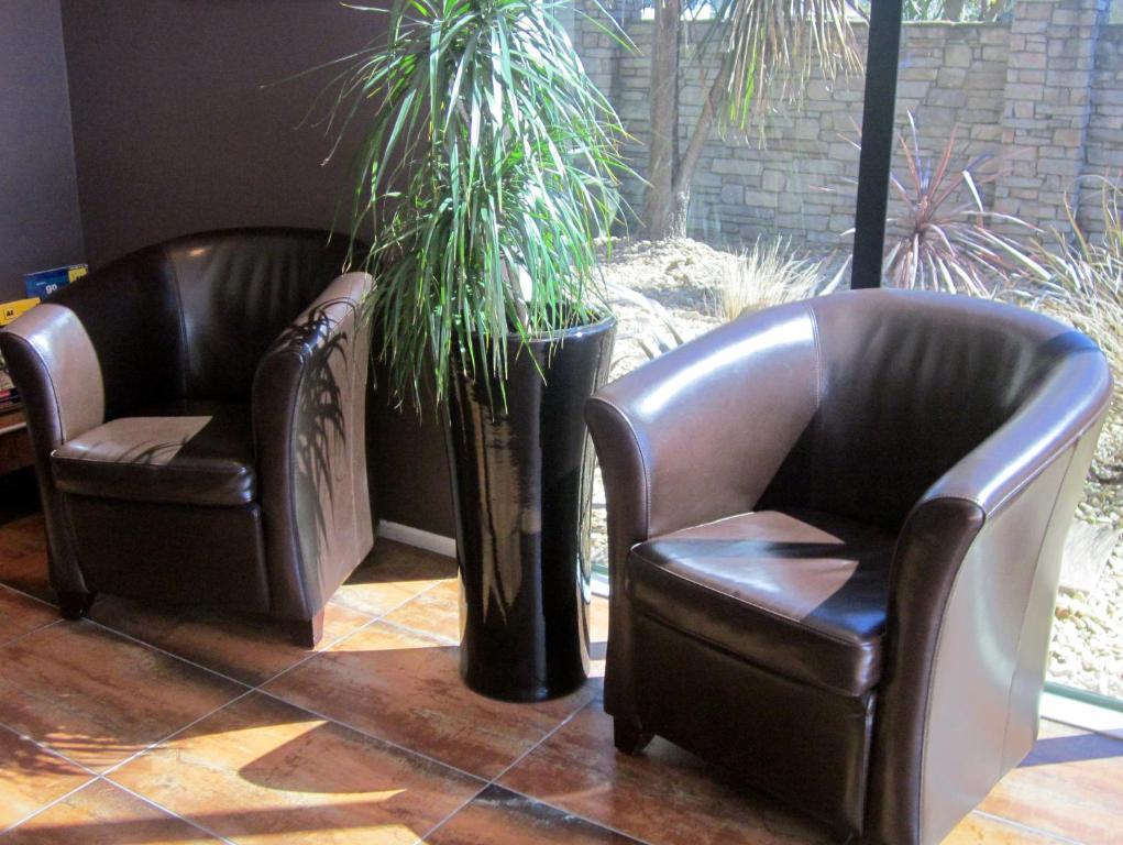 284 - Refurbished Modern 4*