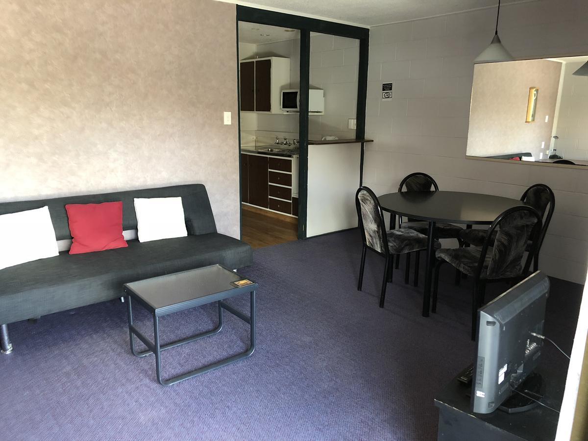 Gibson Court Motel 2*