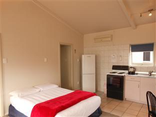 Jack & Di's Waiteti Front Hotel 3*