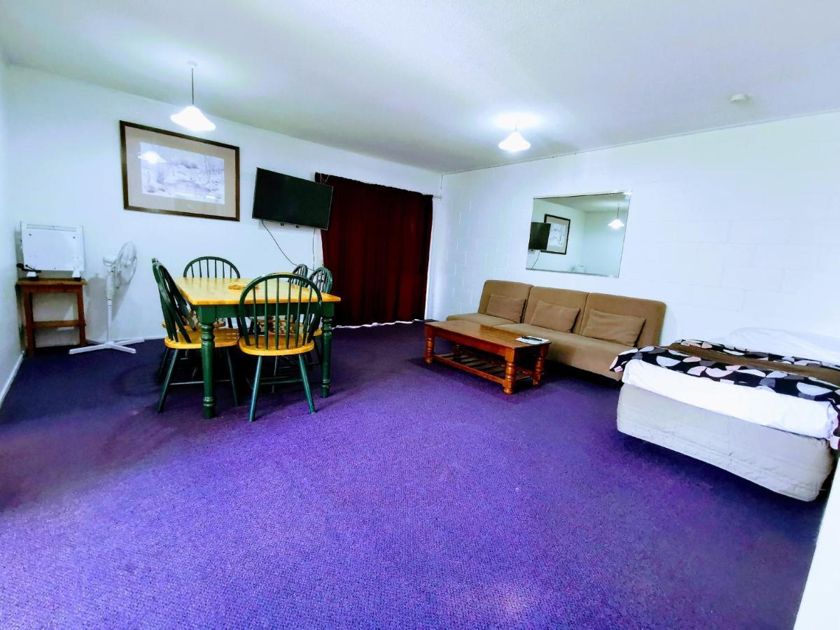Gibson Court Motel 2*