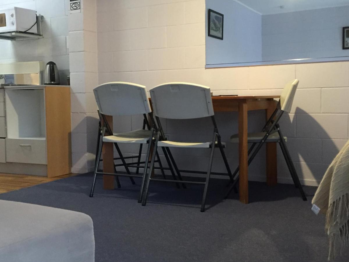 Gibson Court 2*